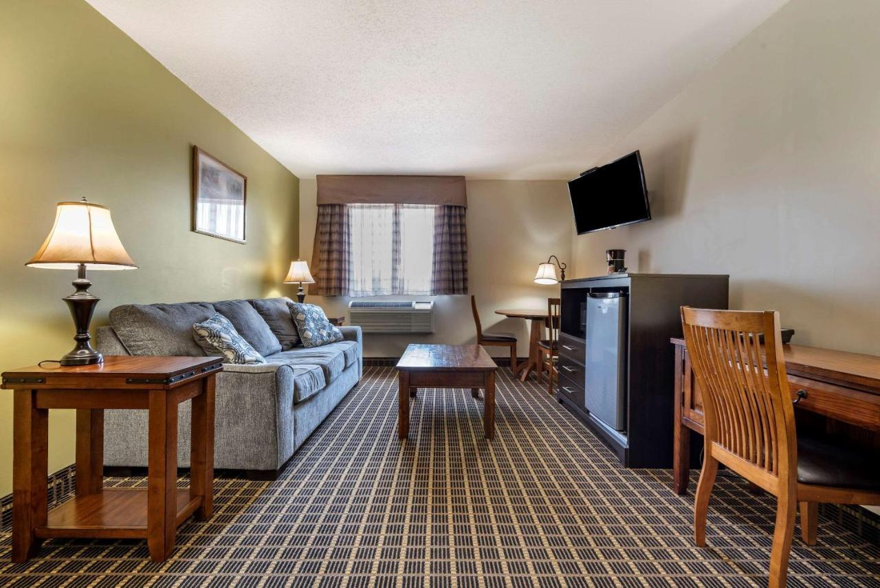 Quality Inn & Suites Warren Exterior foto